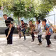 附图：在斜蒙寄宿制民族小学，男学生们学习蒙族芦笙吹奏及具有民族特色的舞蹈，为保护苗族传统文化特色作出贡献。图片来源：越通社