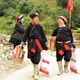 《信息报》（现为《信息与民族报》）总编宁红娥2023年4月向莱州省风土县瑶山乡木创幼儿园贫困学生赠送慰问品。