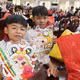 同奈市为边境各乡、少数民族和山区同胞地区儿童赠送2026年新学年和中秋节赠送慰问品。图自越通社