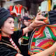 标巾（Khăn Piêu），是越南西北地区傣族妇女、尤其是黑傣族妇女的传统头巾。图自越通社