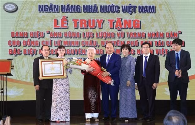 国家主席阮春福出席人民武装力量英雄称号追授仪式 ảnh 1