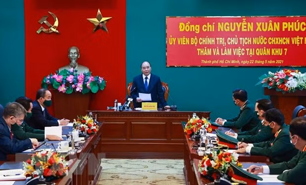 国家主席阮春福赴第七军区视察备战状态和换届选举安全保障工作 ảnh 2