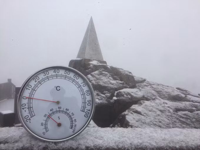越南番西邦峰出现降雪天气 景色宛如仙境 ảnh 3