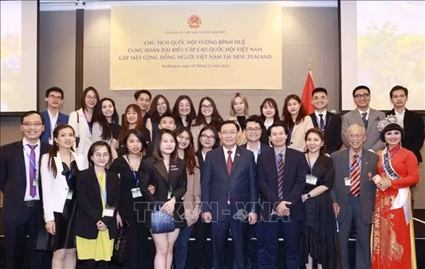越南国会主席王廷惠会见在新西兰越南人代表 ảnh 1