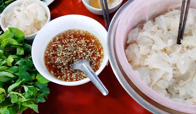 明州岛乡的美食：水母沙拉 ảnh 2