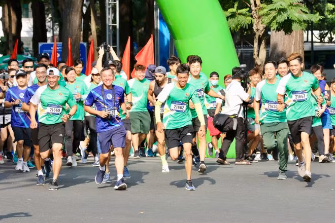 2021年奥林匹克跑步日在胡志明市举行 吸引5000名跑者参加 ảnh 1