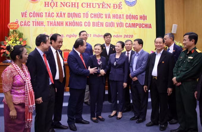 越柬友好协会在加强两国关系中发挥桥梁纽带作用 ảnh 1