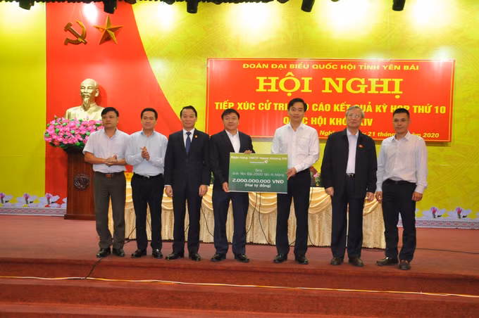 越共中央书记处常务书记陈国旺接触安沛省选民 ảnh 2