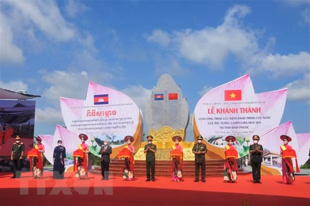 柬埔寨首相洪森救国之旅纪念工程竣工仪式在平福省隆重举行 ảnh 1