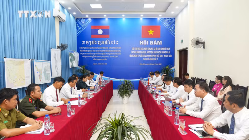 双方会谈现场。图自越通社