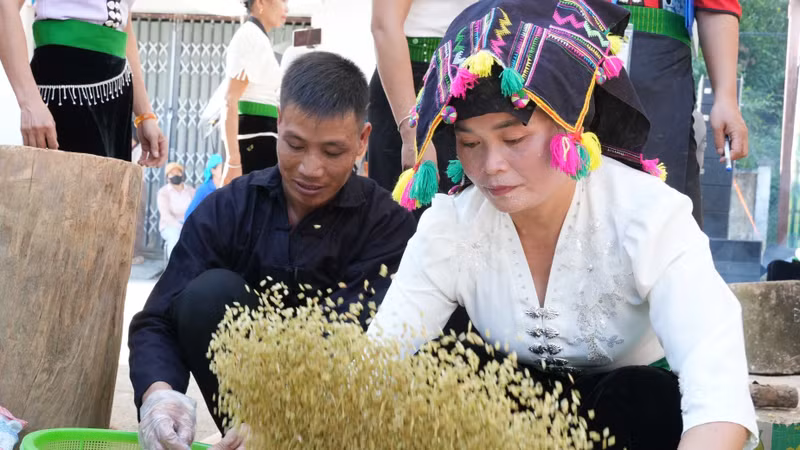 扁米制作工序。图自越通社