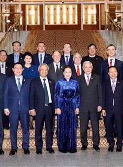 越南国会主席主席阮氏金银会见俄罗斯鞑靼斯坦共和国国务委员会主席