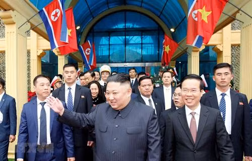 朝鲜最高领导人金正恩开始对越南进行正式友好访问
