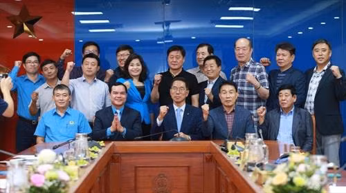 越南劳动总联合会主席会见韩国工会联合会代表团