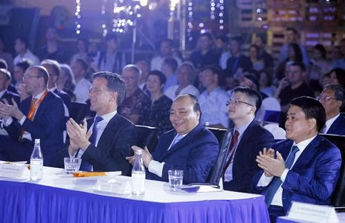 越南政府总理阮春福与荷兰首相马克·吕特出席可持续时装秀