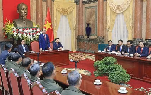 越南党和国家永远铭记老挝人民的功劳