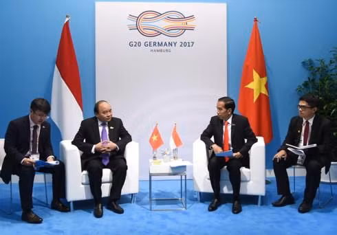 阮春福与各国和国际组织领导举行双边会晤