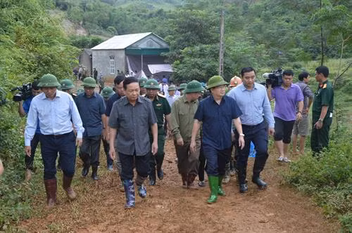 政府副总理郑廷勇赴和平省视察指导山体滑坡抢险救援工作