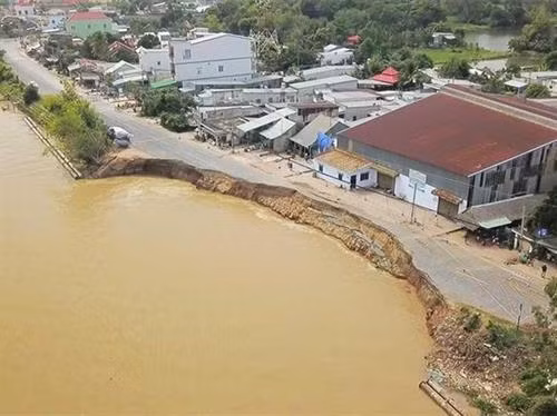 越南政府总理要求检查九龙江平原干旱和江岸坍塌情况