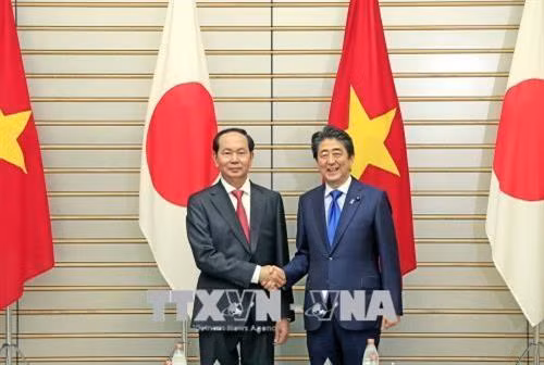 越南国家主席陈大光与日本首相安倍晋三举行会谈