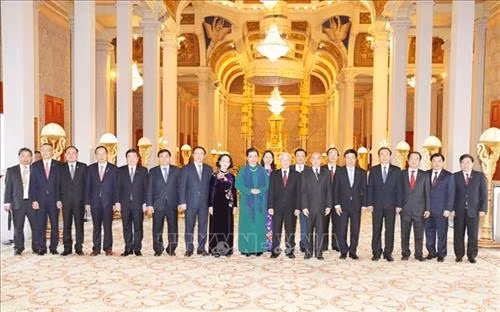 越共中央总书记、国家主席阮富仲同柬埔寨国王诺罗敦·西哈莫尼举行会谈