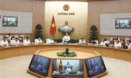 越南政府总理阮春福召开政府8月份例行会议