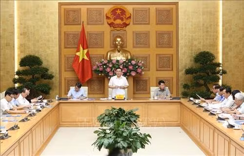 越南政府副总理王廷惠主持反洗钱指导委员会会议