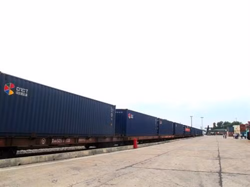 中国广州至越南安园国际铁路集装箱联运班列开通