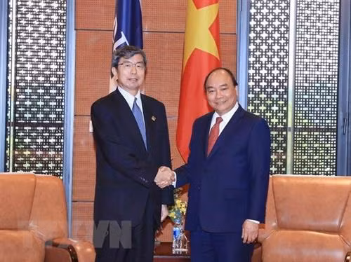 越南政府总理阮春福会见亚洲开发银行主席