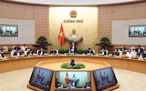 阮春福总理：越南经济社会在困境中依然保持稳定