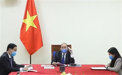 越南政府总理阮春福与中国国务院总理李克强通电话