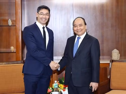 政府总理阮春福会见德国前副总理菲利普·勒斯勒尔