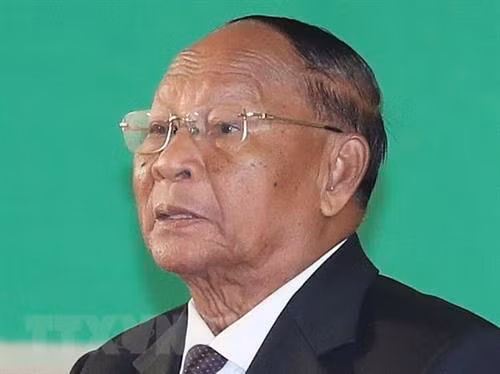 柬埔寨国会主席韩桑林开始对越南进行正式访问