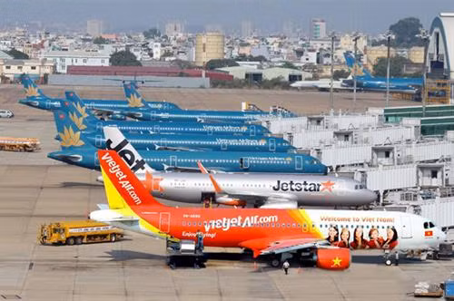 越南各家航空公司航班延误和取消率增加