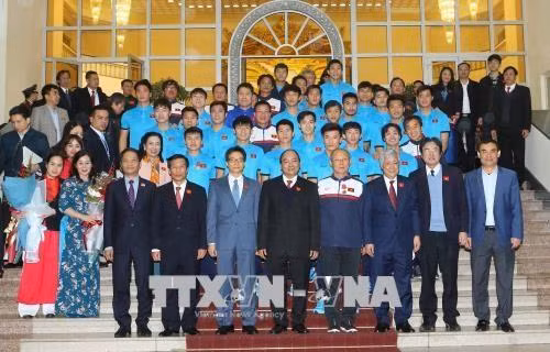政府总理阮春福会见越南U23球队 授予球队三等劳动勋章