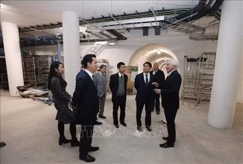 河内市代表团对以色列与英国进行工作访问