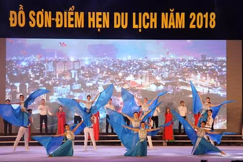 越南海防市图山旅游节热闹开场