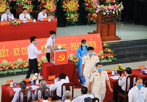面向越共十三大：相信人民 依靠人民 选拔德才兼备的优秀人才