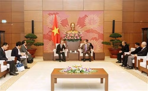 越南国会副主席冯国显会见JICA高级副总裁