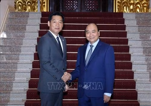 政府总理阮春福会见日本永旺（越南）总经理岩村康嗣
