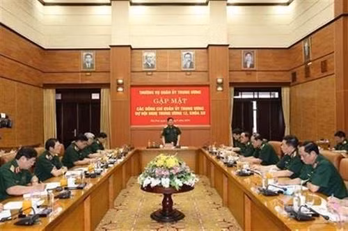  越共第十二届中央委员会第12次全体会议军队代表举行见面会