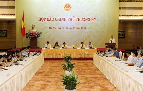 政府总理阮春福：政府力争实现全年经济增速超过6.7%