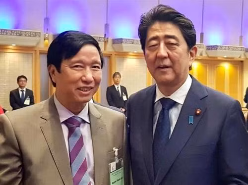 首位越南籍医生获得日本“日经亚洲奖”