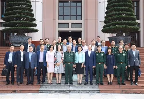 阮志咏上将会见越南驻外大使和首席代表