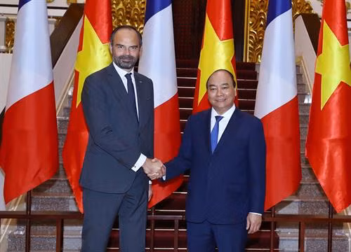 越南政府总理阮春福与法国总理爱德华·菲利普举行会谈