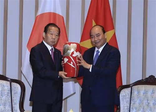 越南政府总理阮春福会见日本自由民主党秘书长、日越友好议员小组主席二阶俊博
