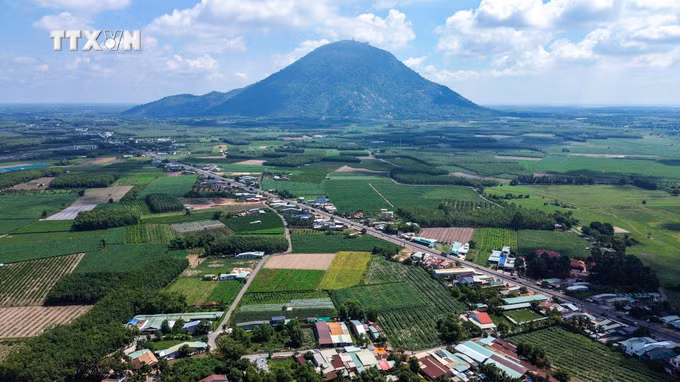 vna-potal-nui-ba-den-tiep-tuc-giu-vai-tro-ket-noi-cac-diem-den-trong-diem-cua-tay-ninh-8966176.jpg