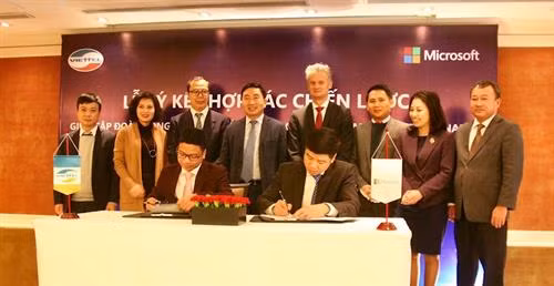 越南军队电信集团(Viettel)刚同微软(Microsoft)签署战略合作协议。图自互联网 越南军队电信集团(Viettel)刚同微软(Microsoft)签署战略合作协议。图自互联网