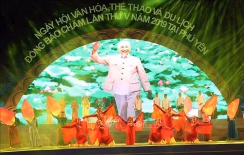 2019年第五届占族同胞文化体育与旅游节框架内的文化表演节目。图自越通社 2019年第五届占族同胞文化体育与旅游节框架内的文化表演节目。图自越通社
