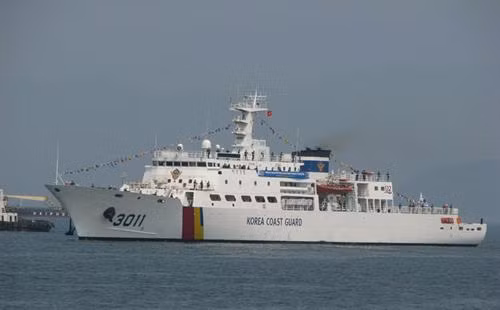 韩国海岸警卫队BADARO(3011HAM)号训练船(图片来源:越通社) 韩国海岸警卫队BADARO(3011HAM)号训练船(图片来源:越通社)